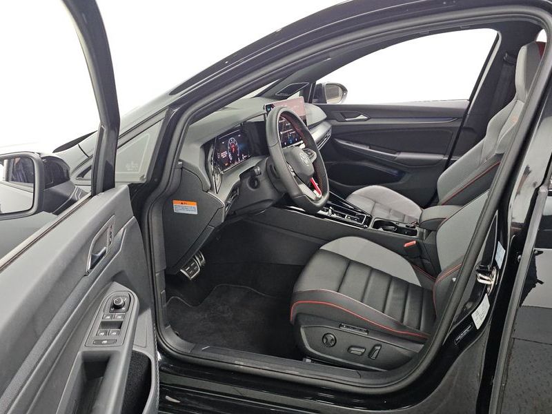 2025 Volkswagen Golf 2.0 GTI photo 10