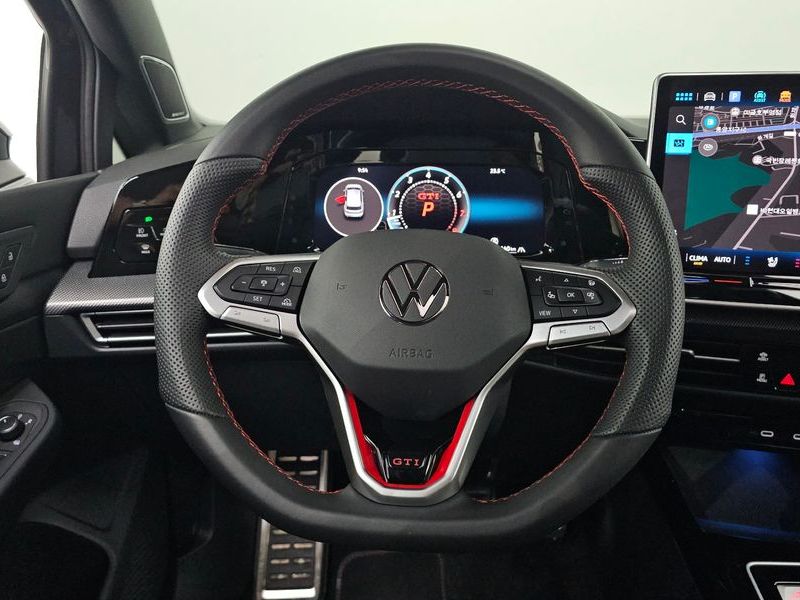 2025 Volkswagen Golf 2.0 GTI photo 11