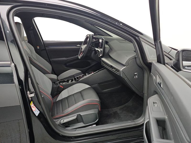 2025 Volkswagen Golf 2.0 GTI photo 17