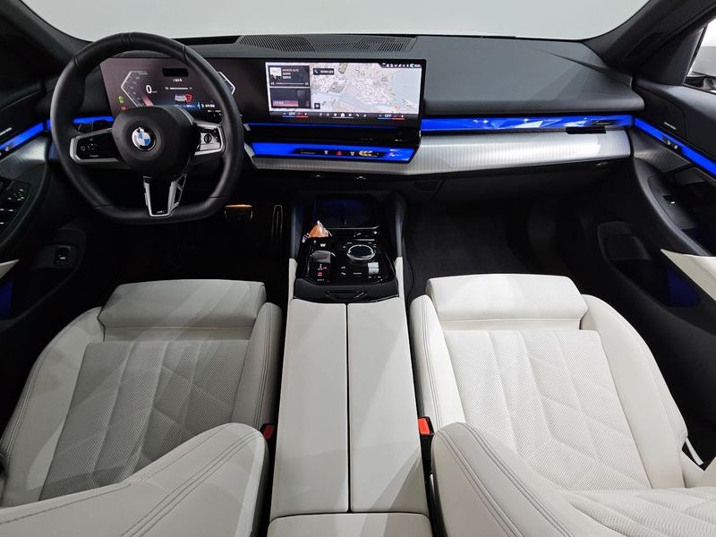 2025 BMW 5 Series 520i M Sport photo 7