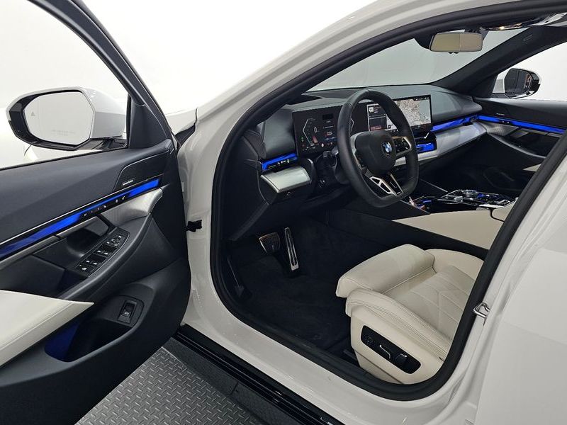 2025 BMW 5 Series 520i M Sport photo 10