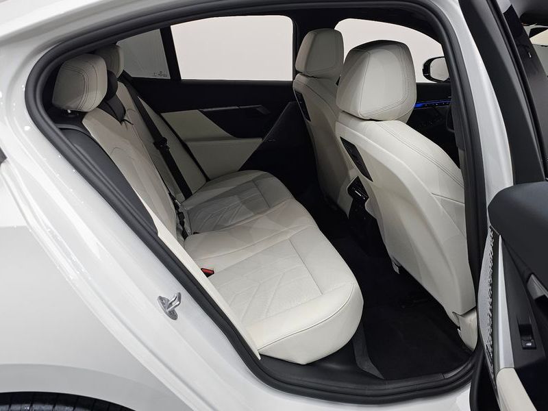 2025 BMW 5 Series 520i M Sport photo 11
