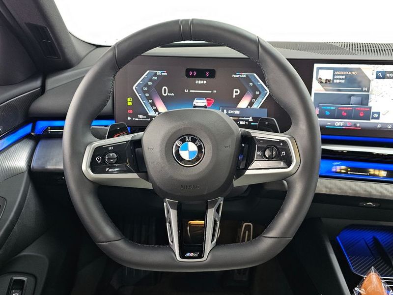 2025 BMW 5 Series 520i M Sport photo 12