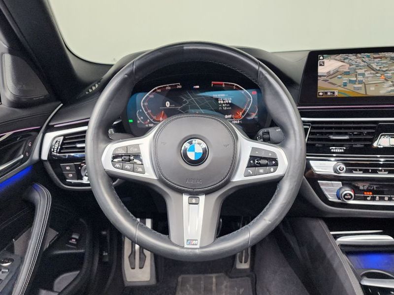 2020 BMW 5 Series 520i M Sport photo 13