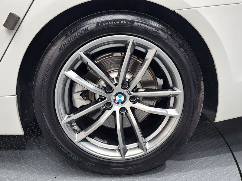 2020 BMW 5 Series 520i M Sport photo 21