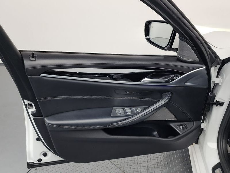 2020 BMW 5 Series 520i M Sport photo 24