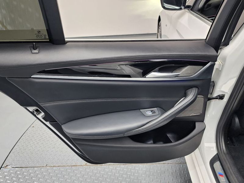 2020 BMW 5 Series 520i M Sport photo 25
