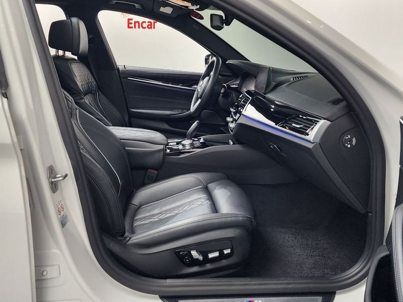 2020 BMW 5 Series 520i M Sport photo 26