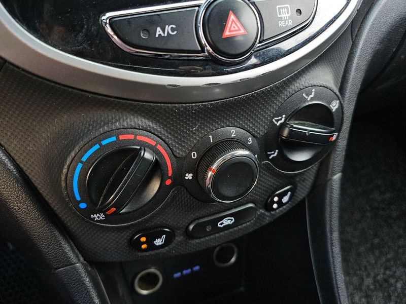 2013 Hyundai 엑센트 Diesel 1.6 VGT Premium photo 15