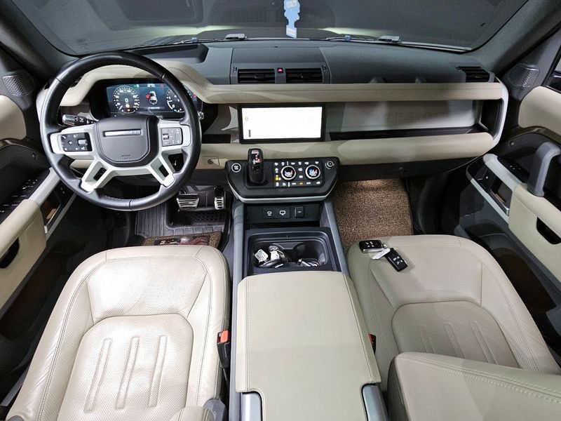 2022 Land Rover Defender 110 D300 HSE photo 7