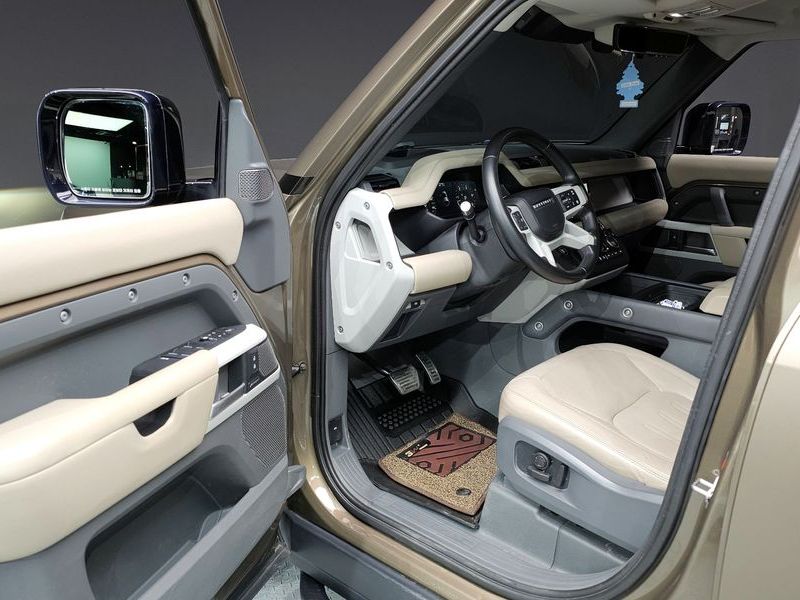 2022 Land Rover Defender 110 D300 HSE photo 10