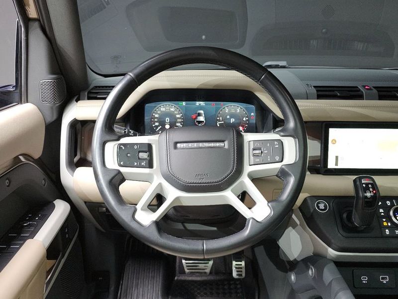2022 Land Rover Defender 110 D300 HSE photo 13