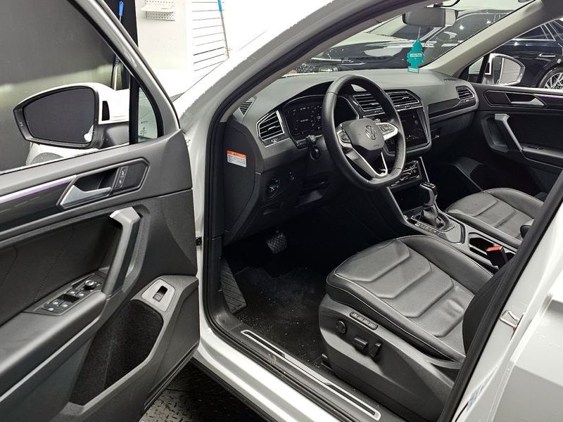 2023 Volkswagen Tiguan 2.0 TDI Prestige photo 10