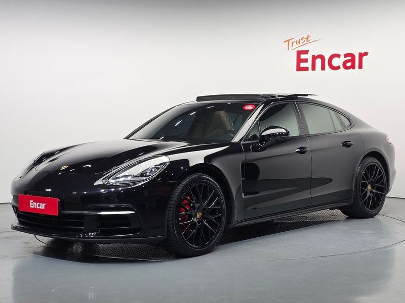 2018 Porsche Panamera 3.0 AWD photo 1