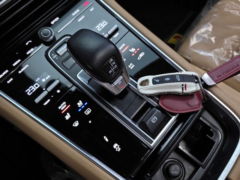 2018 Porsche Panamera 3.0 AWD photo 9