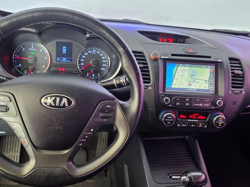 2014 Kia K3 Diesel Luxury photo 12
