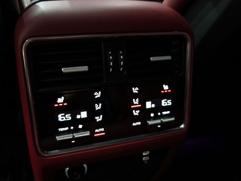 2023 Porsche Cayenne 3.0 COUPE PLATINUM EDITION photo 16