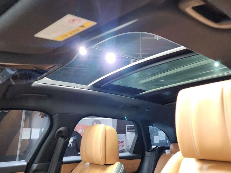 2019 Land Rover Range Rover Velar 3.0 D300 R-Dynamic HSE photo 17