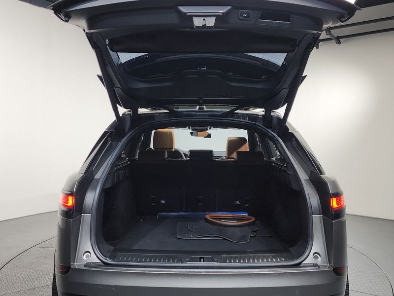2019 Land Rover Range Rover Velar 3.0 D300 R-Dynamic HSE photo 19