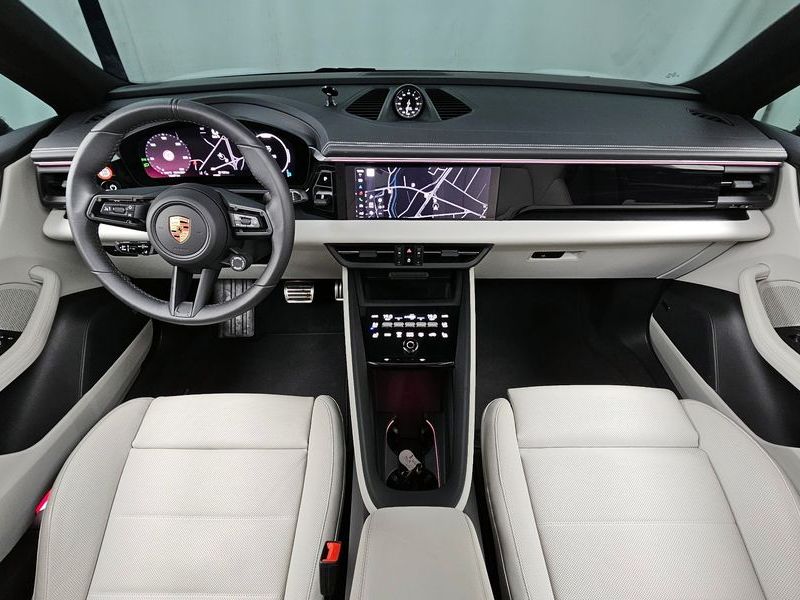 2025 Porsche Macan 4S photo 7