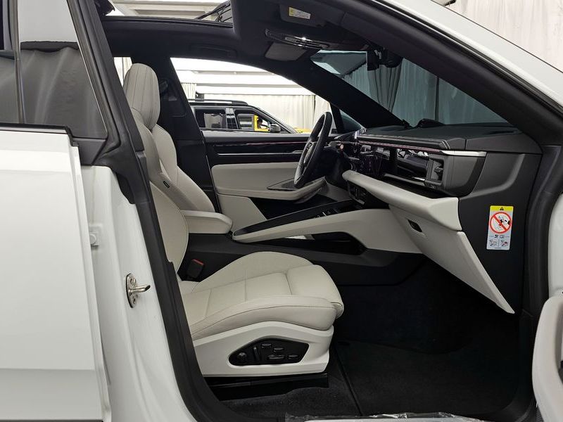 2025 Porsche Macan 4S photo 11