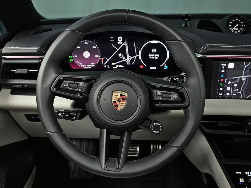 2025 Porsche Macan 4S photo 13