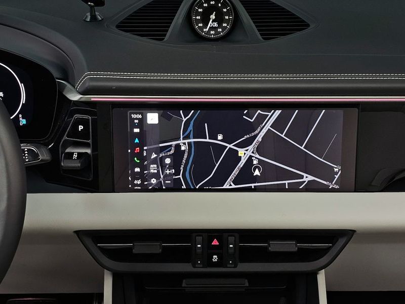 2025 Porsche Macan 4S photo 14