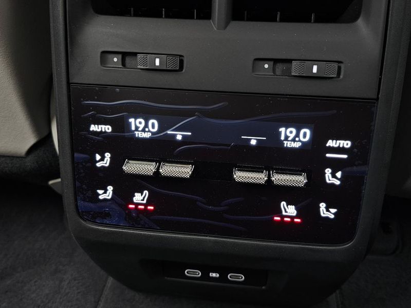 2025 Porsche Macan 4S photo 19