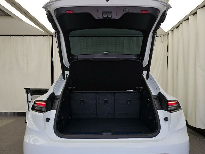 2025 Porsche Macan 4S photo 20