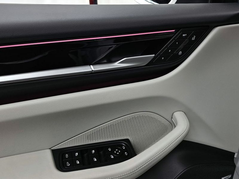 2025 Porsche Macan 4S photo 29
