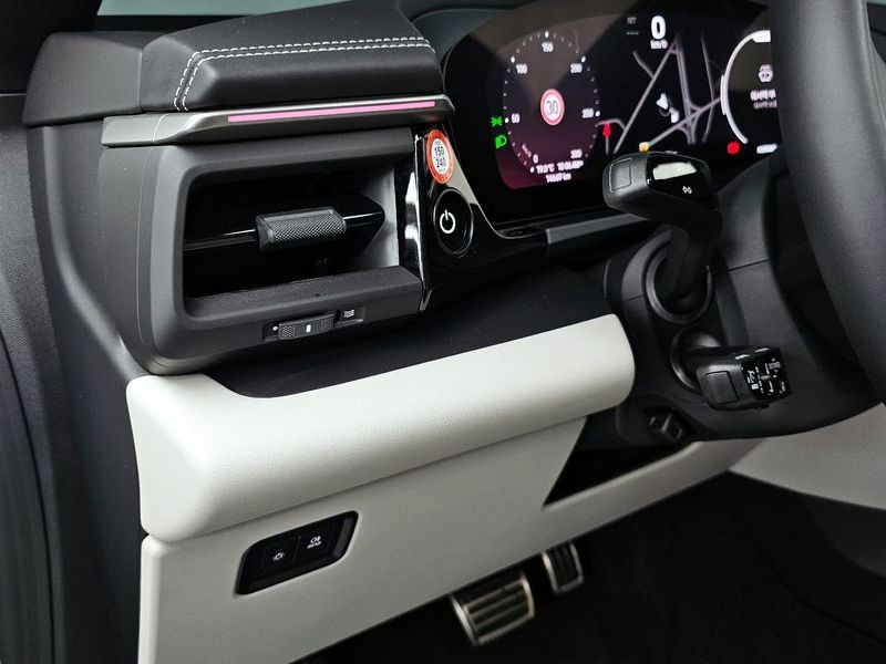 2025 Porsche Macan 4S photo 30