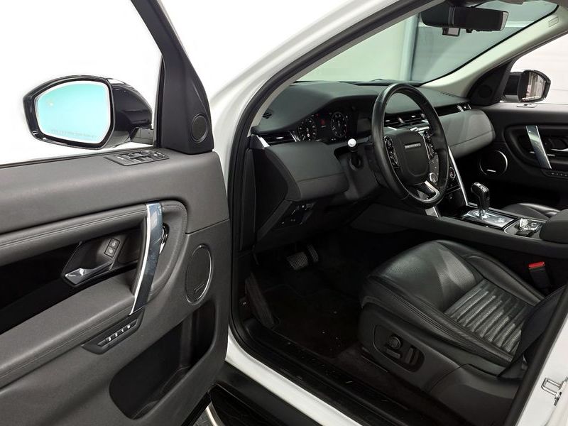 2020 Land Rover Discovery Sport P250 SE photo 10