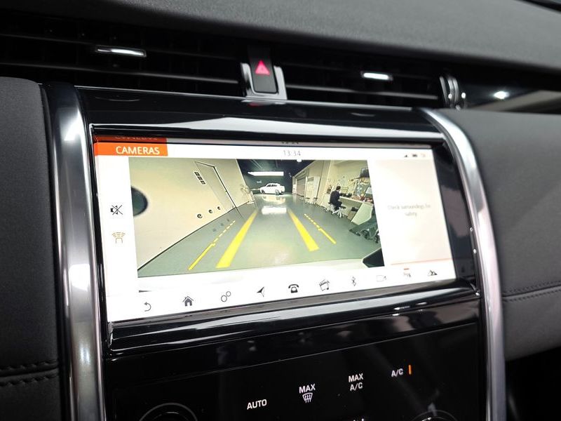 2020 Land Rover Discovery Sport P250 SE photo 14