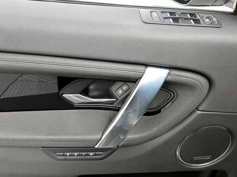 2020 Land Rover Discovery Sport P250 SE photo 18