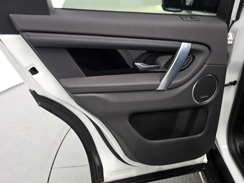 2020 Land Rover Discovery Sport P250 SE photo 25