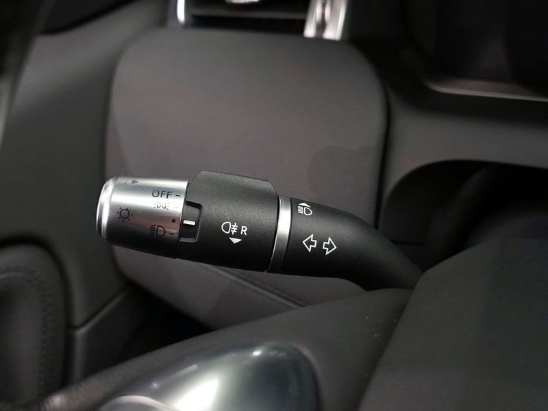 2020 Land Rover Discovery Sport P250 SE photo 27