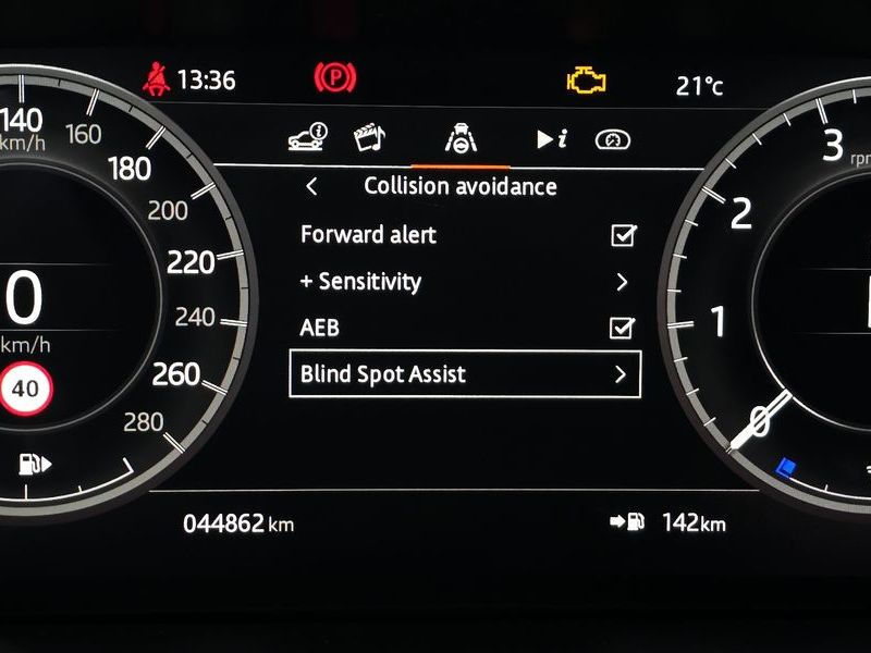 2020 Land Rover Discovery Sport P250 SE photo 28