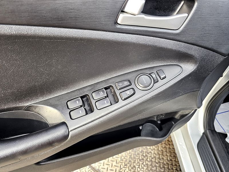 2014 Hyundai Sonata LPI TAXI Style photo 13