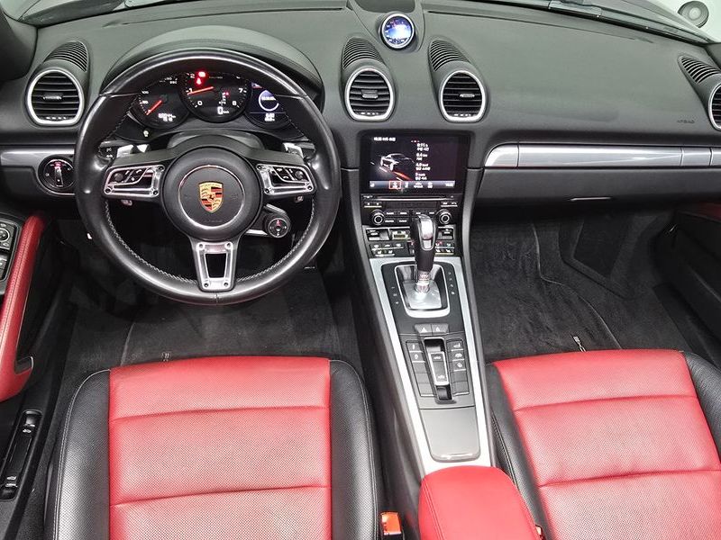 2019 Porsche 718 2.0 photo 7