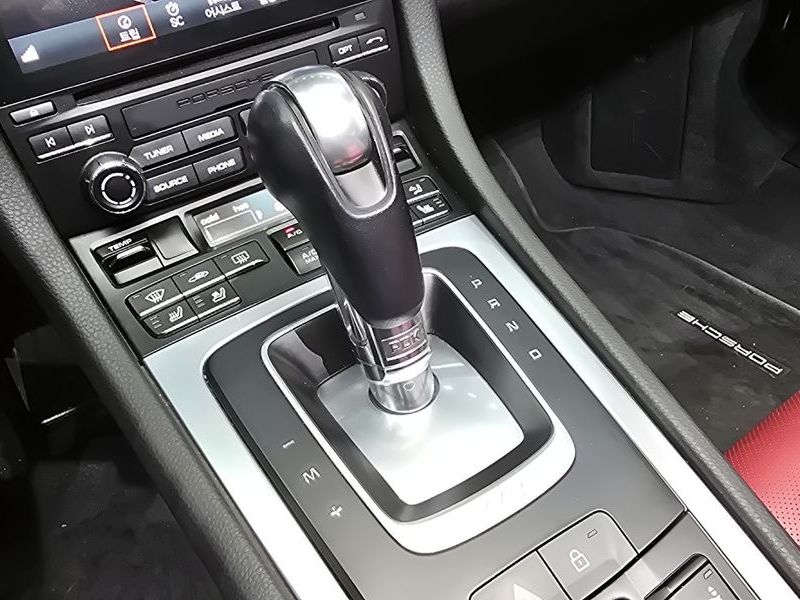 2019 Porsche 718 2.0 photo 9