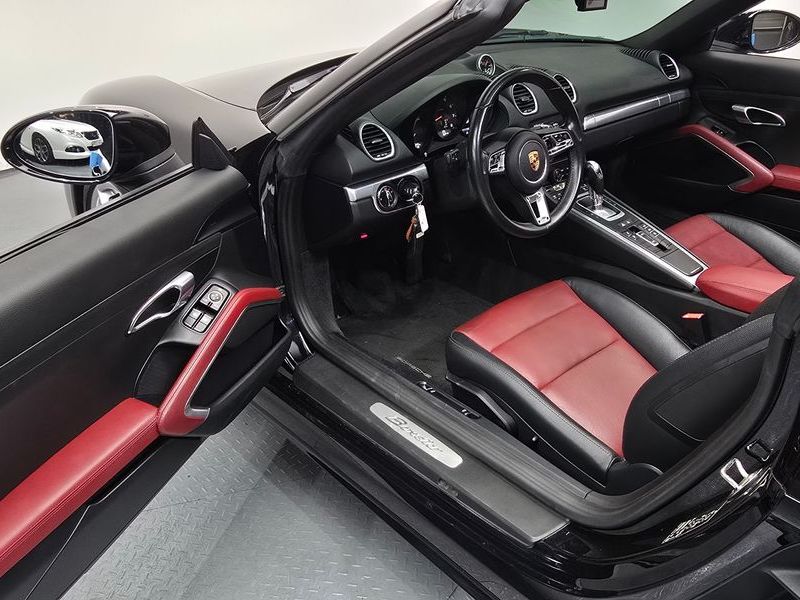 2019 Porsche 718 2.0 photo 10