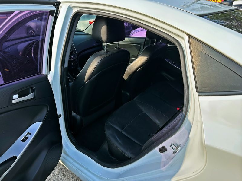 2015 Hyundai 엑센트 Diesel 1.6 VGT Smart photo 10