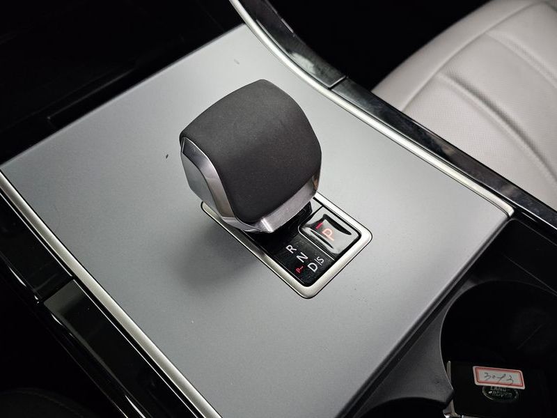 2024 Land Rover Range Rover Evoque P250 S photo 9