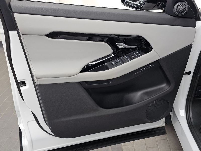 2024 Land Rover Range Rover Evoque P250 S photo 24