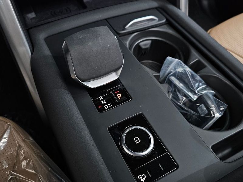 2025 Land Rover Discovery D350 Dynamic HSE photo 9