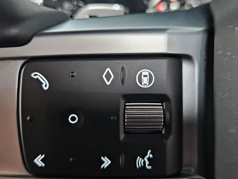 2025 Land Rover Discovery D350 Dynamic HSE photo 16