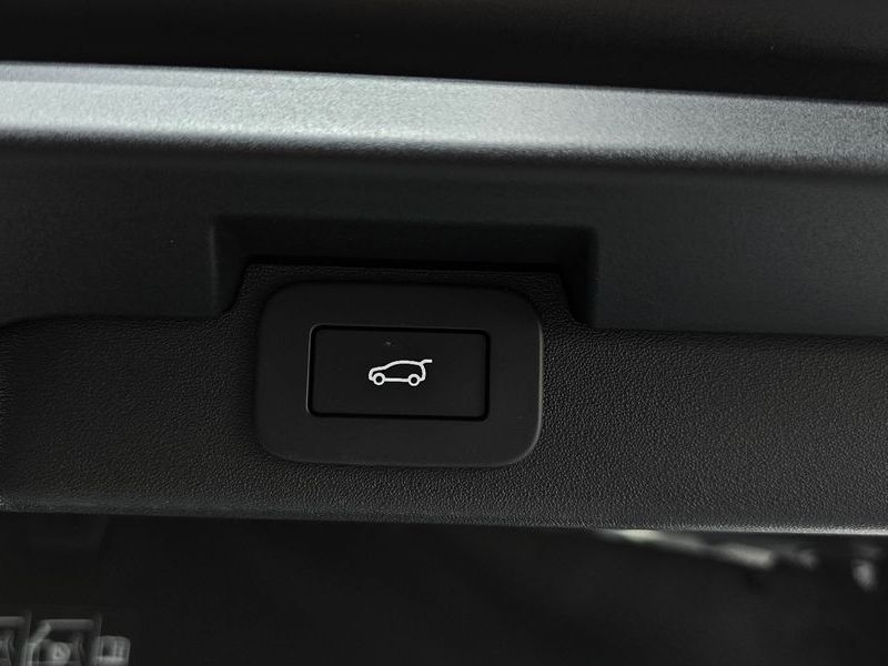 2025 Land Rover Discovery D350 Dynamic HSE photo 18