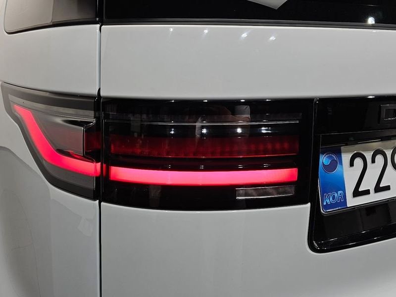 2025 Land Rover Discovery D350 Dynamic HSE photo 23