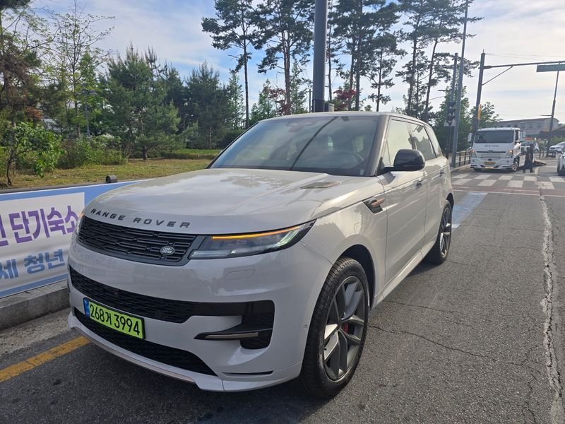 2026 Land Rover Range Rover Sport P360 HSE Dynamic photo 1