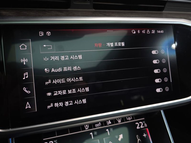 2020 Audi A7 55 TFSI Quattro Premium photo 16